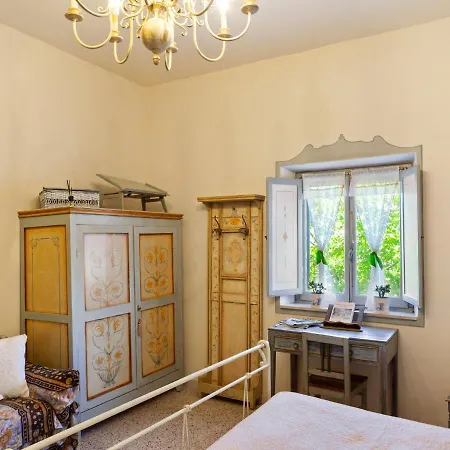 Quaint In With Garden *
