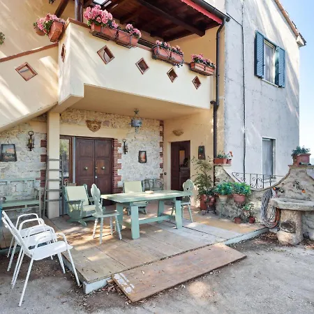 Quaint In With Garden דירה Stroncone