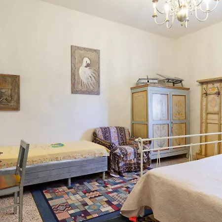 Quaint In With Garden *