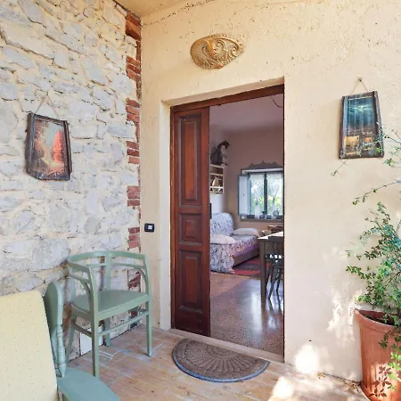 Quaint In With Garden Stroncone