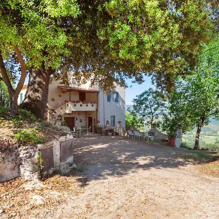 Quaint In With Garden דירה
