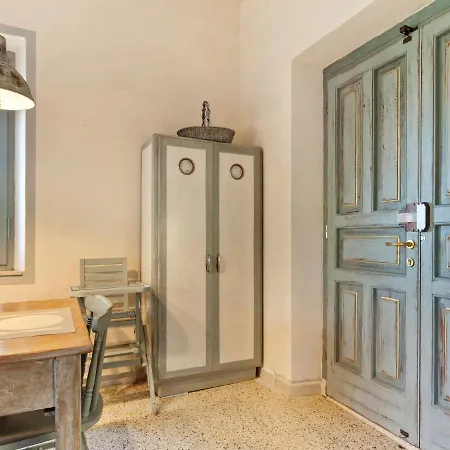 Quaint In With Garden דירה *