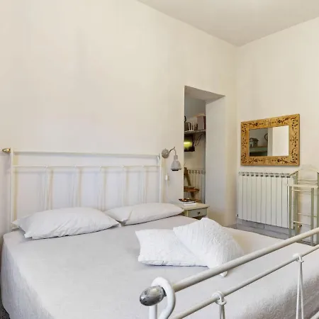 Quaint In With Garden דירה Stroncone